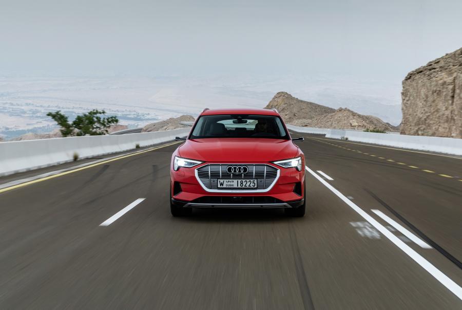  Audi e-tron 55 Quattro 2019 года  (WW) (фото 210 из 452)